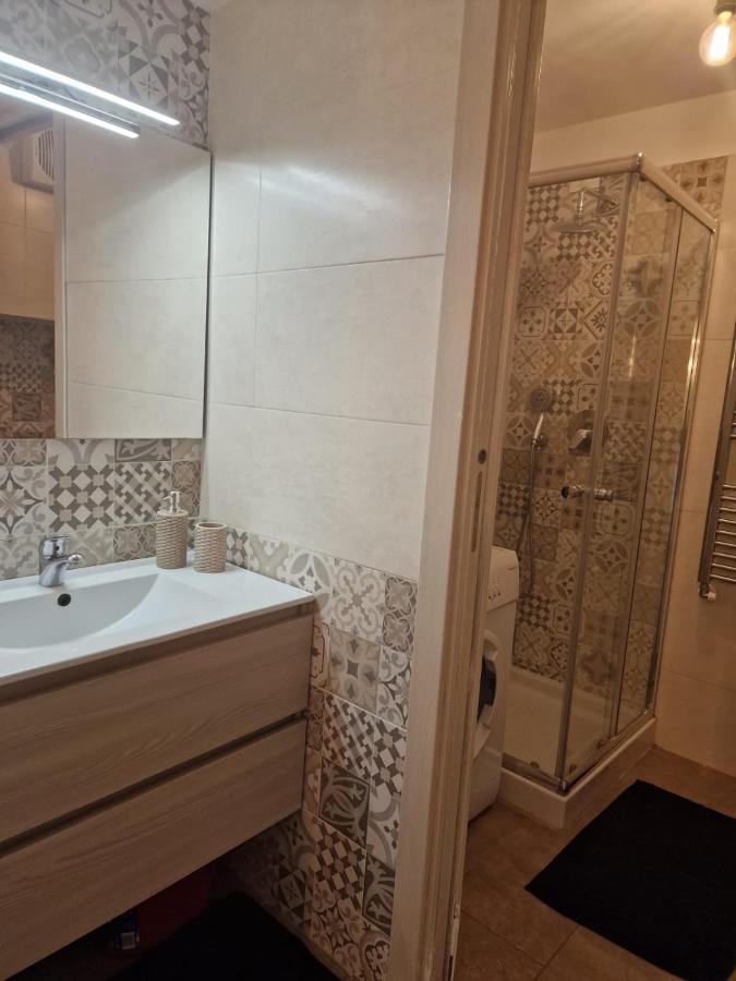 Regina Milano In Porta Romana 2 - Sky Tv, Wifi E Breakfast Box Apartment Exterior photo