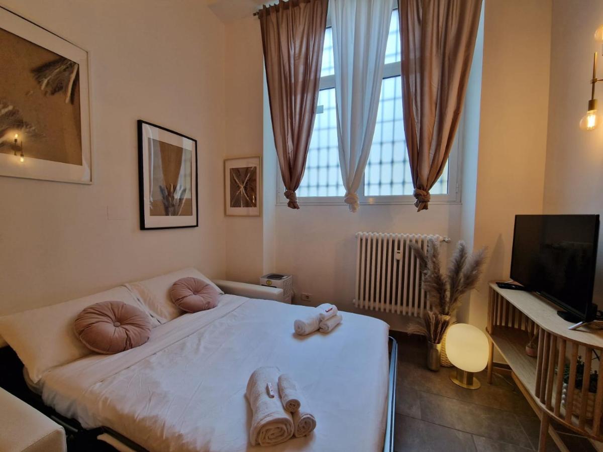 Regina Milano In Porta Romana 2 - Sky Tv, Wifi E Breakfast Box Apartment Exterior photo
