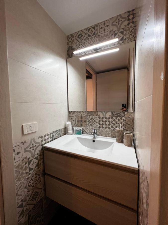Regina Milano In Porta Romana 2 - Sky Tv, Wifi E Breakfast Box Apartment Exterior photo