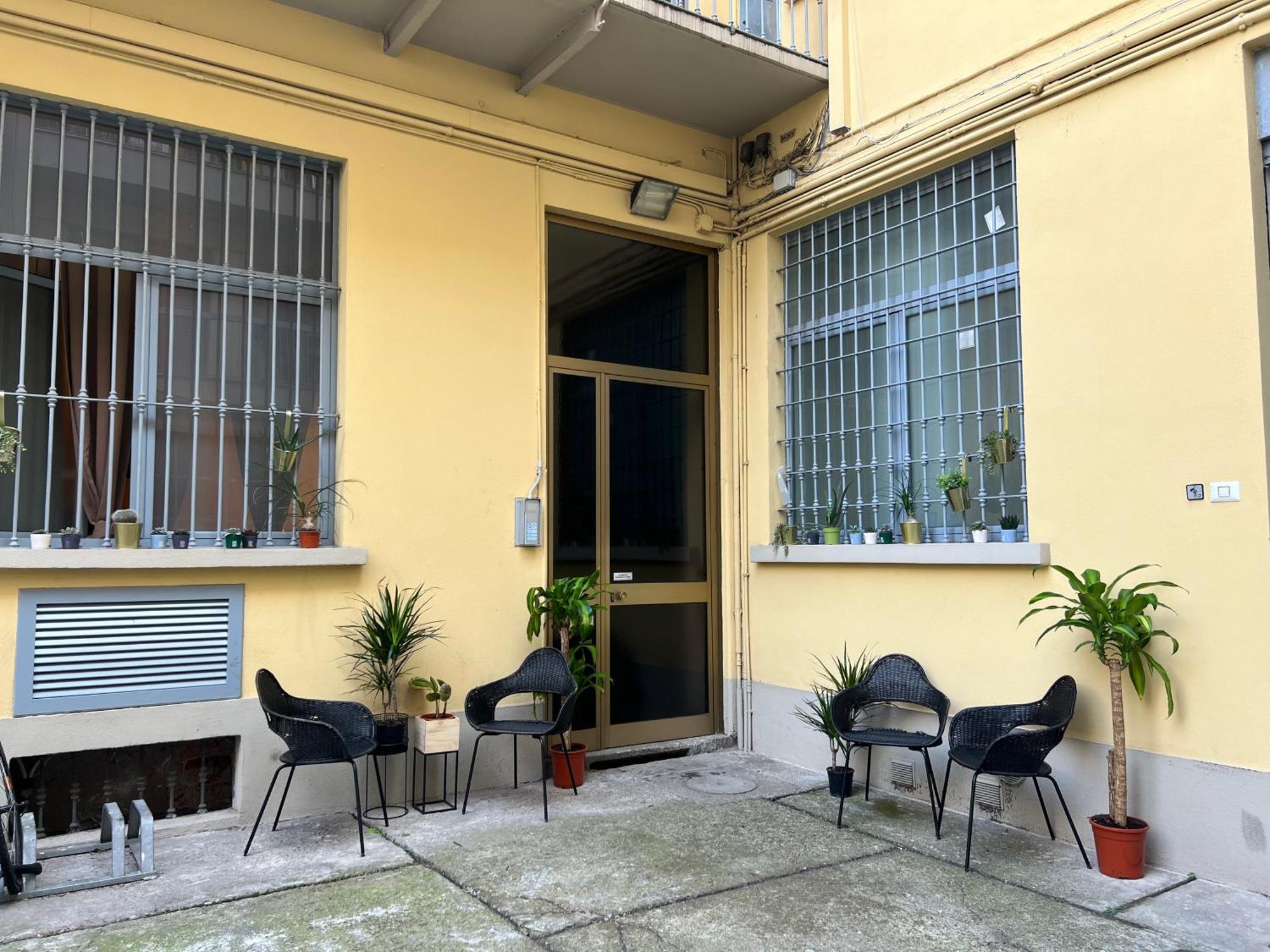 Regina Milano In Porta Romana 2 - Sky Tv, Wifi E Breakfast Box Apartment Exterior photo